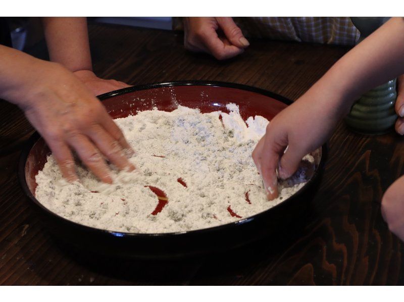 【新潟・十日町】新潟の伝統食「笹団子」作り体験の紹介画像