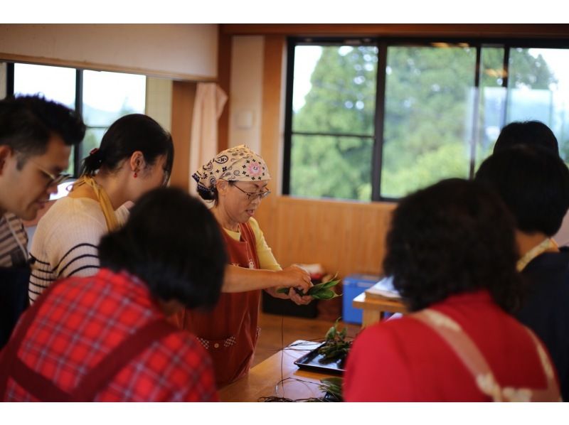 [Niigata/Tokamachi] Niigata traditional food "Sasa dumpling" making experience [Regional coupon available]の紹介画像