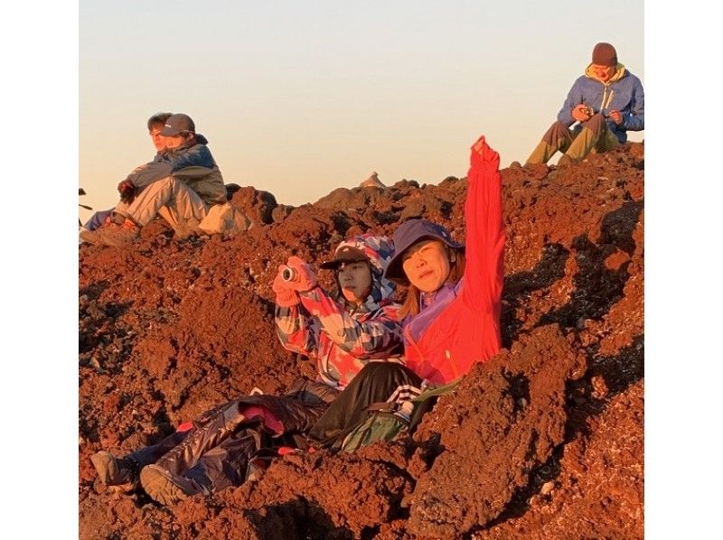 【静岡・富士山】『富士登山ツアー2026・山頂ご来光プラン』少人数制（3～10名様!!）《2026/7/10～9/10開催》の紹介画像