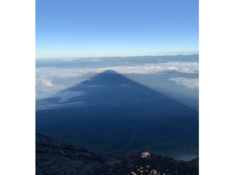 【静岡・富士山】『富士登山ツアー2023・山頂ご来光プラン』少人数制（3名様から催行）お一人様21,000円！