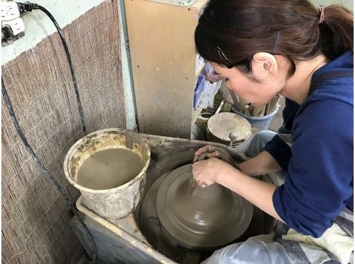 兵庫 尼崎 駅より徒歩2分 結婚9年目陶器婚式プラン 陶芸体験 ６個つくる電動ろくろコース アクティビティジャパン