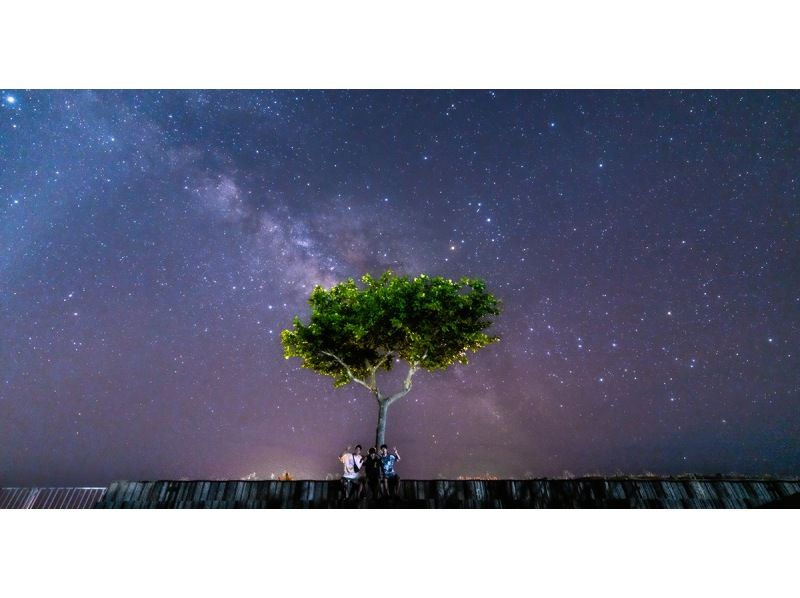 Okinawa / Miyakojima] A commemorative photo with a perfect starry