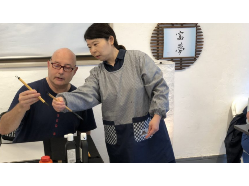 【東京・谷中】伝統文化で伝える日本の心！書道体験（色紙付き）の紹介画像