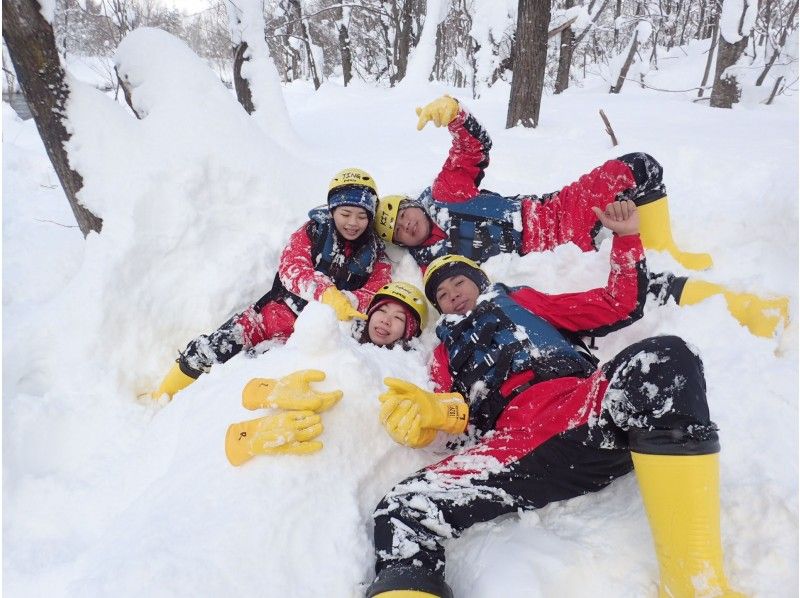 ≪Niseko Snow View Rafting≫ A silver world with beautiful snowy scenery all over! ! An exciting winter adventure experience ♪の紹介画像