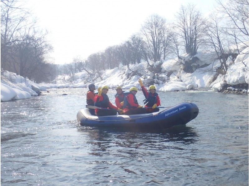 ≪Niseko Snow View Rafting≫ A silver world with beautiful snowy scenery all over! ! An exciting winter adventure experience ♪の紹介画像