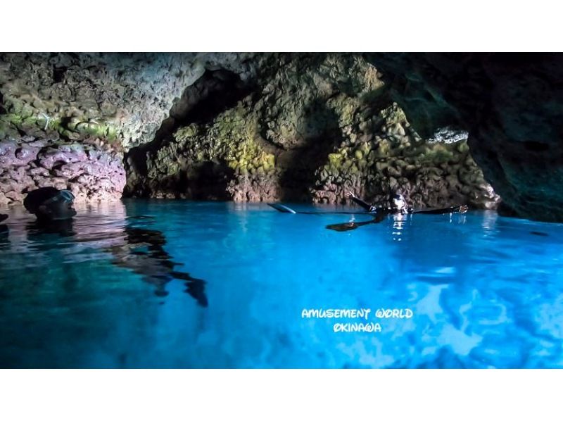 [Okinawa Onna Village] Easily experience Diving with a blue cave boat