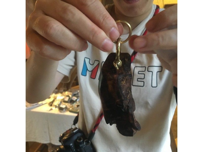 【鹿児島・屋久島】とっても簡単！屋久杉を磨いてアクセサリー作り（ストラップ、バッグチャームなど）の紹介画像