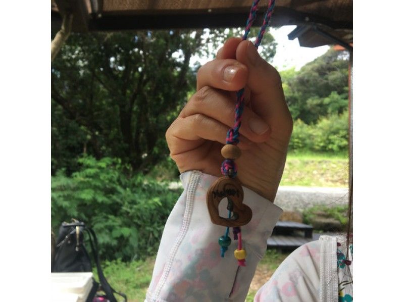 【鹿児島・屋久島】とっても簡単！屋久杉を磨いてアクセサリー作り（ストラップ、バッグチャームなど）の紹介画像