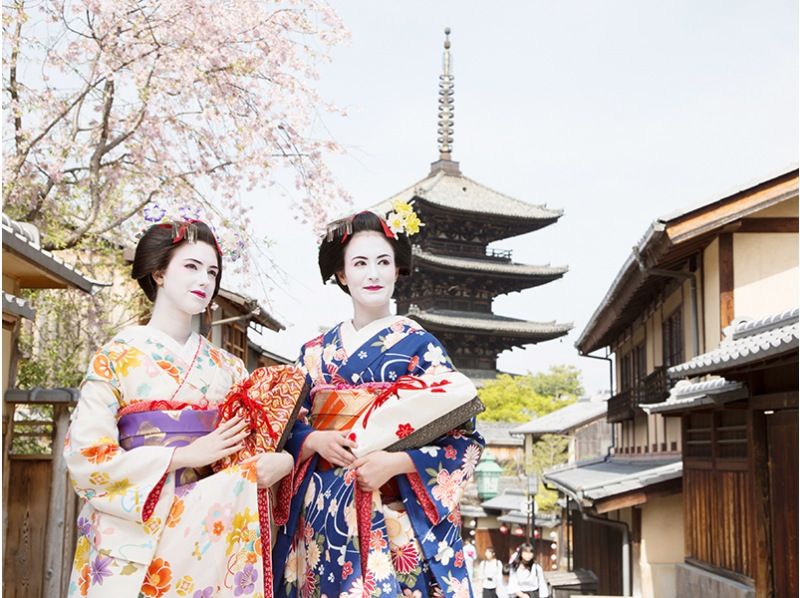 "Super Summer Sale 2024" [Kiyomizu-dera Temple, Kyoto] Stroll around the streets of Kyoto in a maiko costume for 60 minutes! Maiko Stroll Plan 21,000 yen → 11,900 yen (excluding tax)の紹介画像