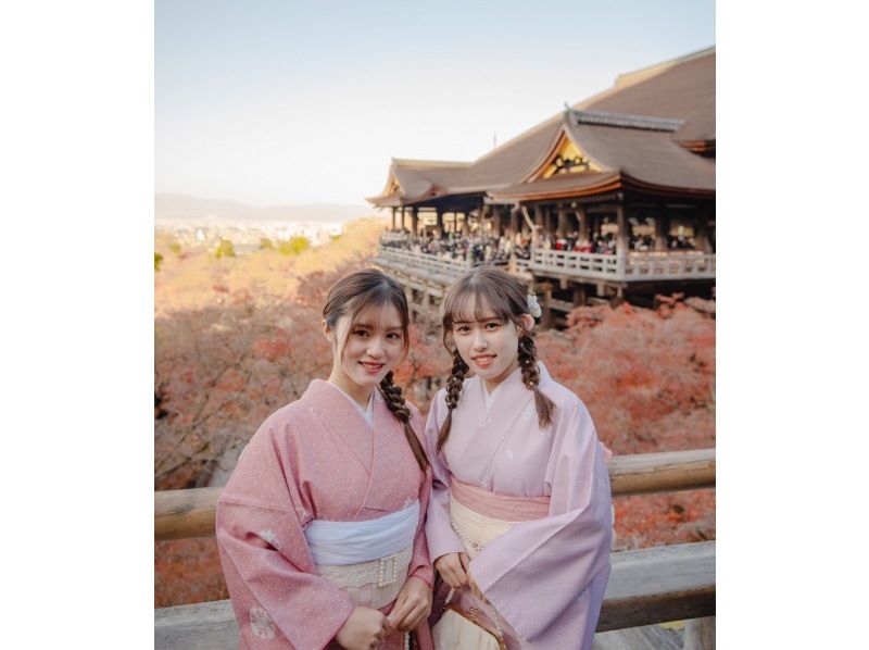 [Kyoto, Kiyomizu-dera Temple] 3-minute walk to Kiyomizu-dera Temple 2,980 yen (excluding tax) Kimono plans for women, men and children Same-day reservations possible (by phone only)の紹介画像