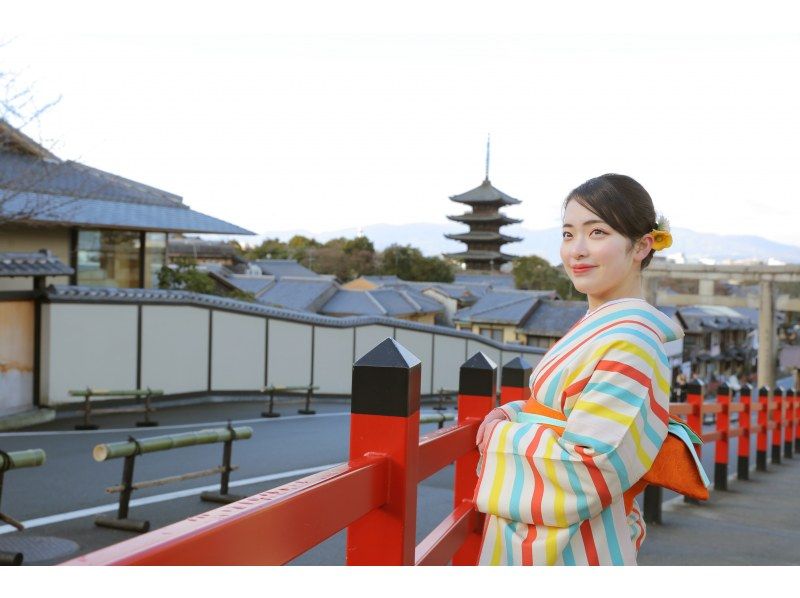 [Kyoto, Kiyomizu-dera Temple] 3-minute walk to Kiyomizu-dera Temple. "Cherry Blossom Viewing" in a kimono, 2,980 yen (excluding tax). Kimono plans for women, men and children. Same-day reservations also possible (by phone only).の紹介画像