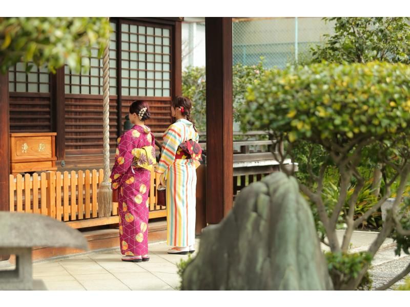 "SALE!" [Kyoto, Kiyomizu-dera Temple] 3-minute walk to Kiyomizu-dera Temple 2,980 yen (excluding tax) Kimono plans for women, men and children Same-day reservations possible (by phone only)の紹介画像