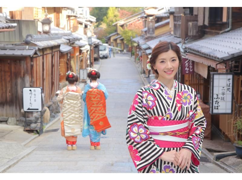 [Kyoto, Kiyomizu-dera Temple] 3-minute walk to Kiyomizu-dera Temple. "Cherry Blossom Viewing" in a kimono, 2,980 yen (excluding tax). Kimono plans for women, men and children. Same-day reservations also possible (by phone only).の紹介画像