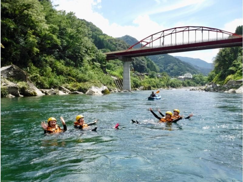 SALE! [Shikoku Yoshino River] Yoshino River Rafting Kochi Rapids Oboke Short Course OK for junior high school students and up Free photo gift!の紹介画像