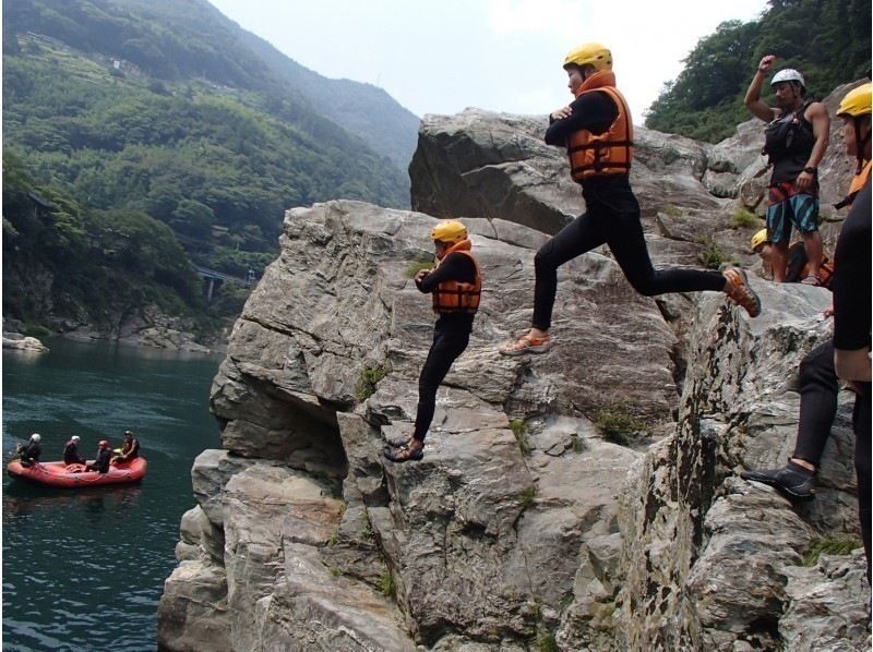 SALE! [Shikoku Yoshino River] Yoshino River Rafting Kochi Rapids Oboke Short Course OK for junior high school students and up Free photo gift!の紹介画像