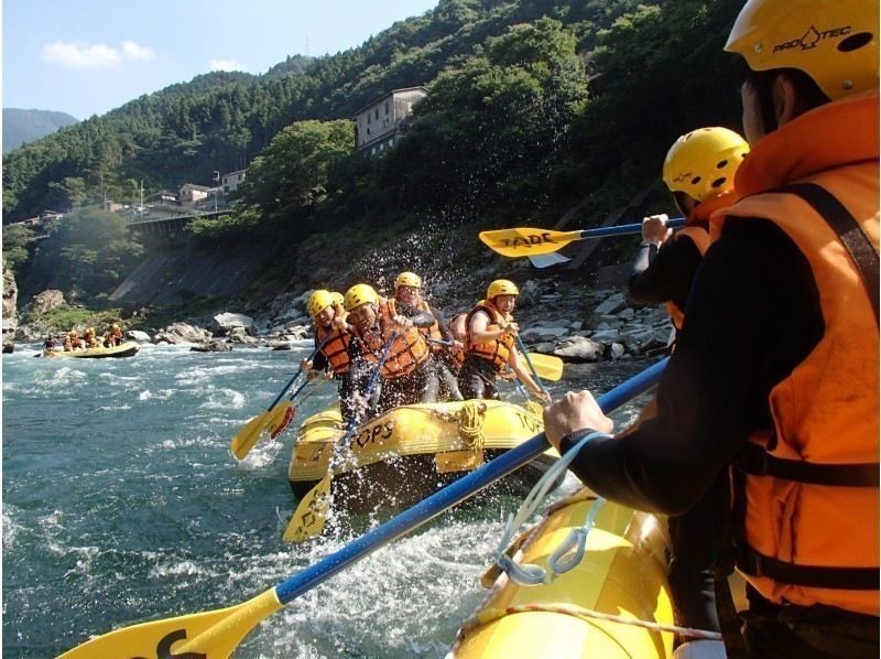 【四国・吉野川】吉野川ラフティング 高知激流大歩危ショートコース 中学生からOK 写真無料プレゼント！の紹介画像