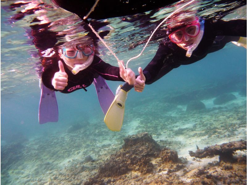 【6時半開始 5歳・2名様~ 一組貸し切り 専用温水シャワー＆更衣室有】 那覇に近い南部糸満  早朝貸切2時間スノーケリングの紹介画像