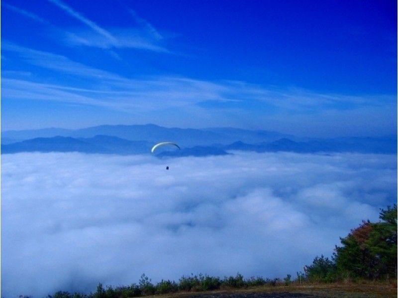 [เกียวโตKameoka] สัมผัสกับพาราไกลด์ดิ้ง(Paragliding)"ท้าทาย (90 นาที) + หลักสูตรตีคู่ 470m" บริการรถรับส่งฟรี!の紹介画像