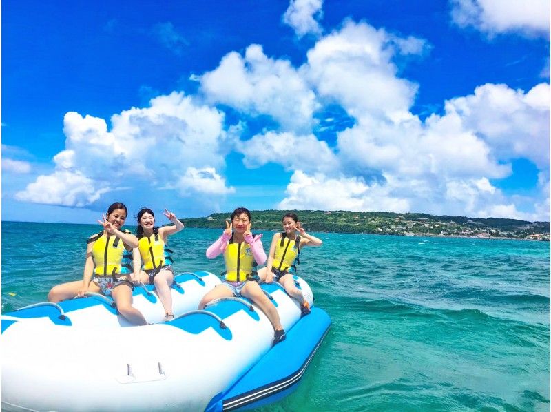 [Okinawa / Kouri Island] Experience with a secure charter for each group! Banana boat 15 minutes