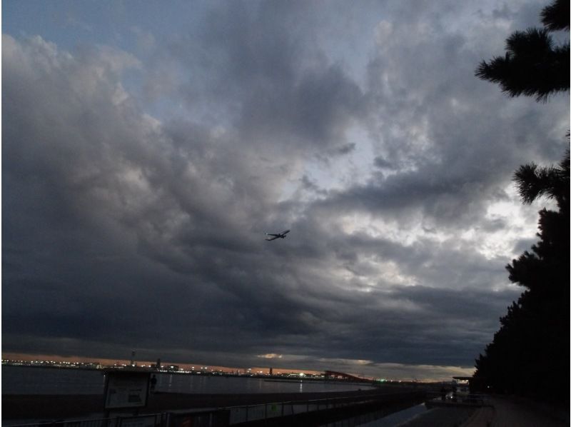 【東京・大田区】10/4（日）開催！羽田空港を見ながらビーチヨガ＆東京タワー・スカイツリービューの紹介画像