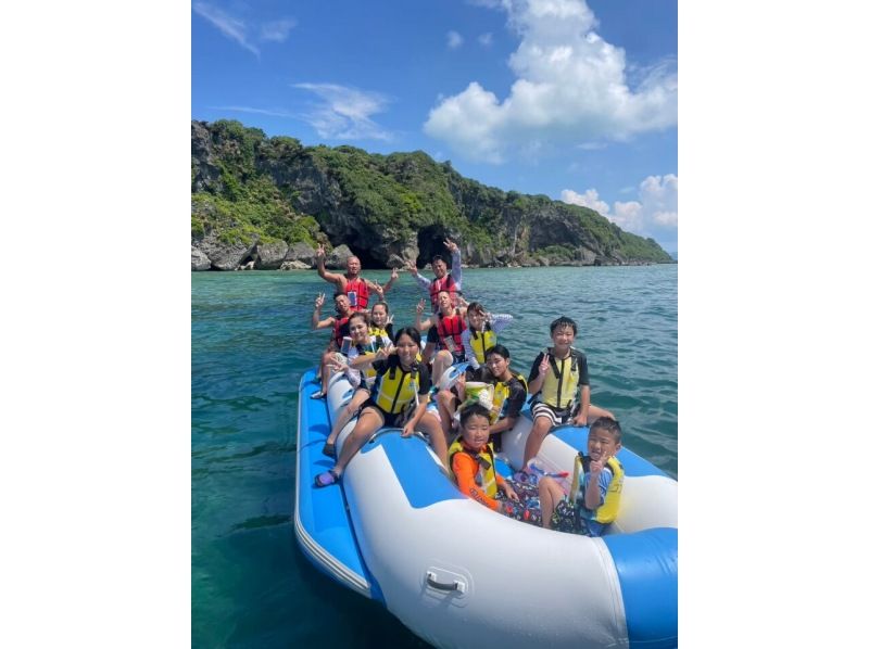 [Okinawa / Kouri Island] We will guide you by charter for each group with peace of mind! Our most popular! Plan around Kouri Island by banana boatの紹介画像