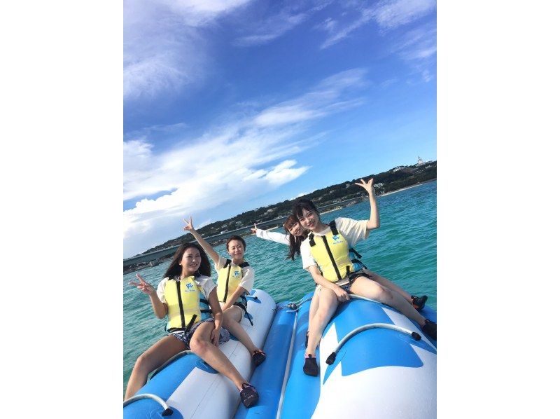 [Okinawa / Kouri Island] We will guide you by charter for each group with peace of mind! Our most popular! Plan around Kouri Island by banana boatの紹介画像