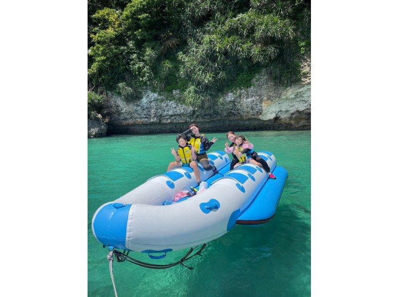 [Okinawa / Kouri Island] We will guide you by charter for each group with peace of mind! Our most popular! Plan around Kouri Island by banana boatの紹介画像