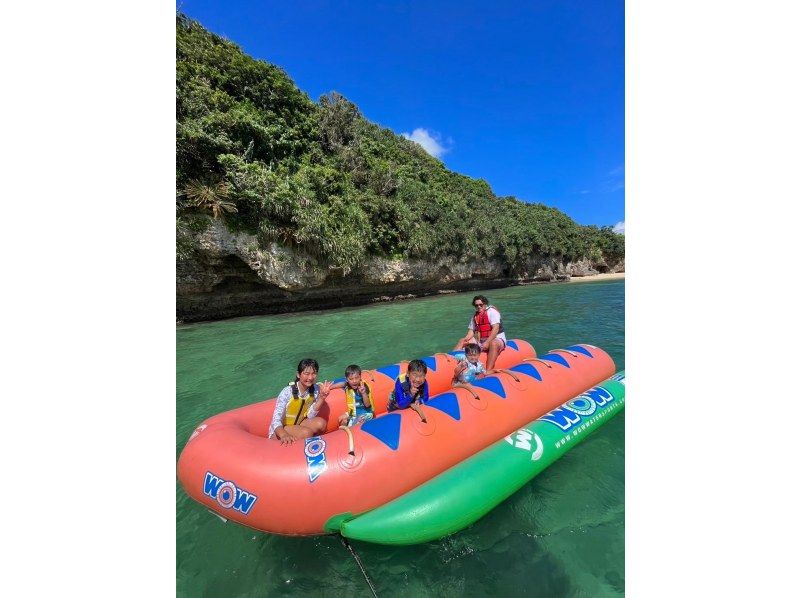 [Okinawa / Kouri Island] We will guide you by charter for each group with peace of mind! Our most popular! Plan around Kouri Island by banana boatの紹介画像