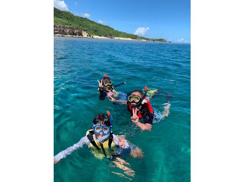 [沖繩/古宇利島]每個團體的安全包機體驗！讓我們尋找小丑魚和海龜浮潛之旅 90 分鐘♪の紹介画像