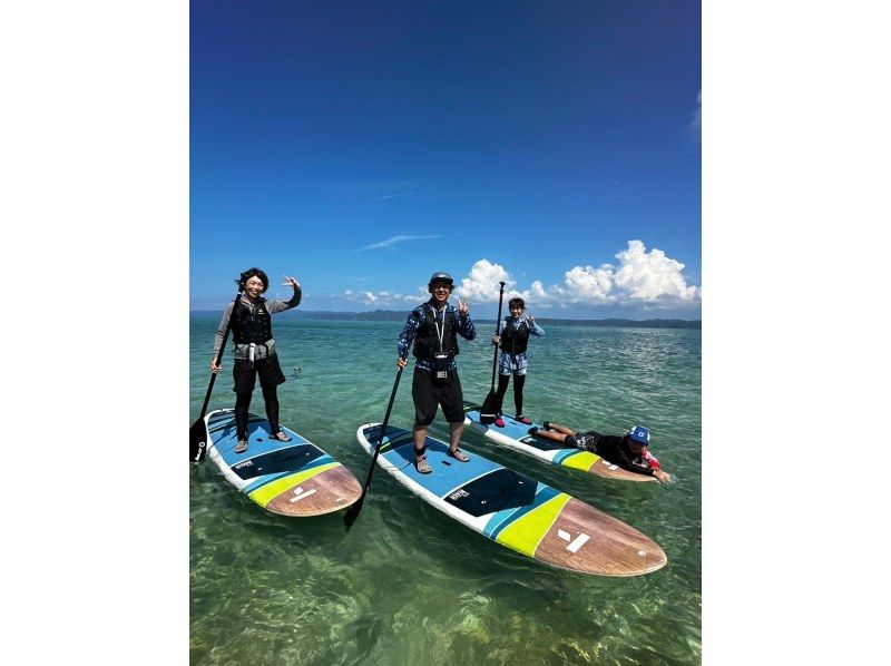 [Okinawa / Kouri Island / SUP] Experience with a secure charter for each group! Experience a new sensation sap! Paddle sap rental 30 minutes ♪の紹介画像