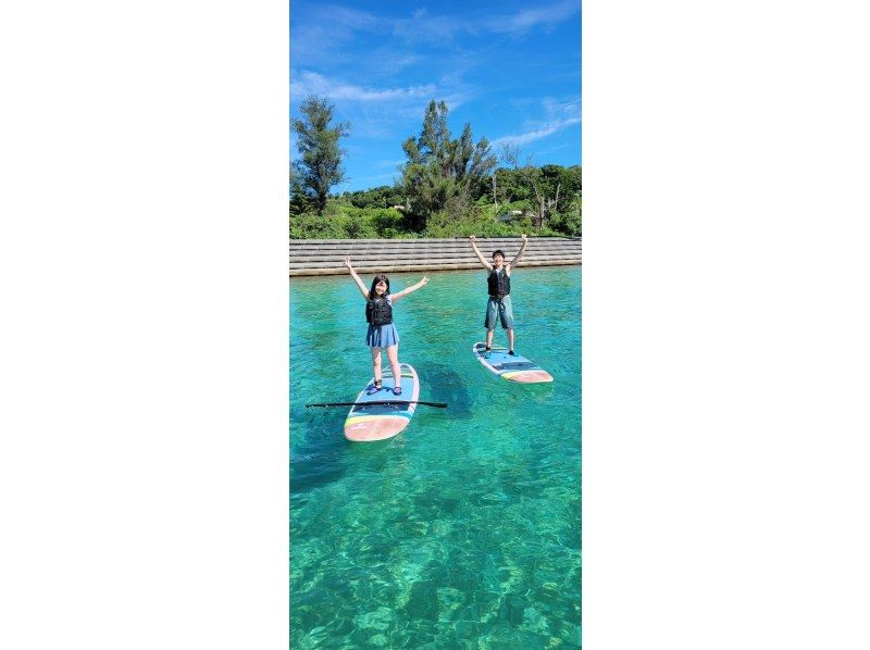 [Okinawa / Kouri Island / SUP] Experience with a secure charter for each group! Experience a new sensation sap! Paddle sap rental 30 minutes ♪の紹介画像