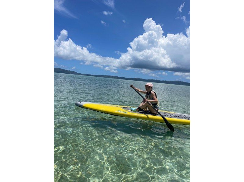 [Okinawa / Kouri Island / SUP] Experience with a secure charter for each group! Experience a new sensation sap! Paddle sap rental 30 minutes ♪の紹介画像