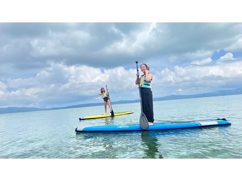 [Okinawa / Kouri Island / SUP] Experience with a secure charter for each group! Experience a new sensation sap! Paddle sap rental 60 minutes ♪の紹介画像