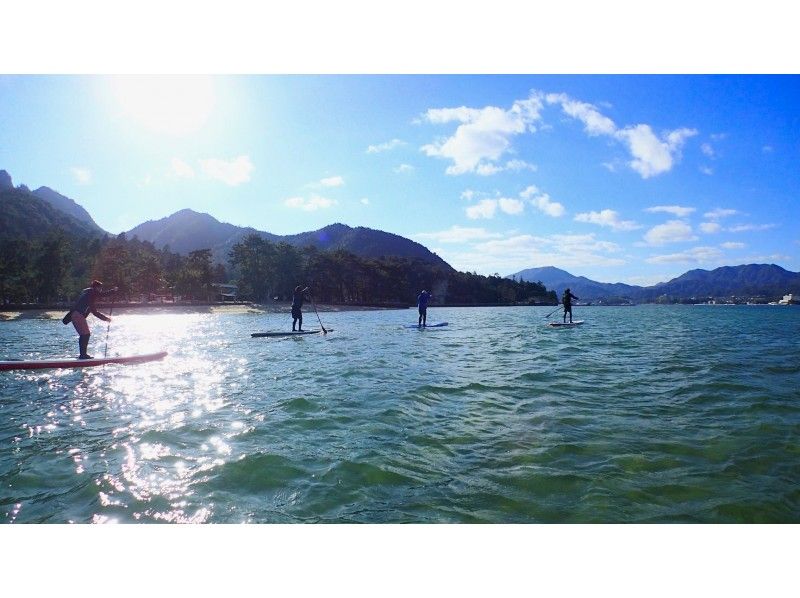 【広島・宮島】HIROSHIMA SUP CITY TOUR 世界遺産の島 神秘的な海上ツアーを体験の紹介画像