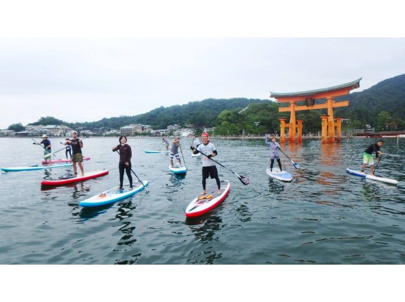 【広島・宮島】HIROSHIMA SUP CITY TOUR 世界遺産の島 神秘的な海上ツアーを体験の紹介画像