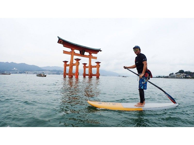 【広島・宮島】HIROSHIMA SUP CITY TOUR 世界遺産の島 神秘的な海上ツアーを体験の紹介画像
