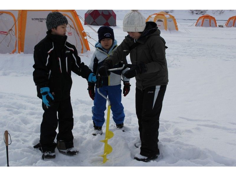 [Sapporo] ★GOTO discount 35% off ★Free pick-up service from Sapporo Station! Smelt fishing on ice empty-handed! Heater inside the tent!の紹介画像