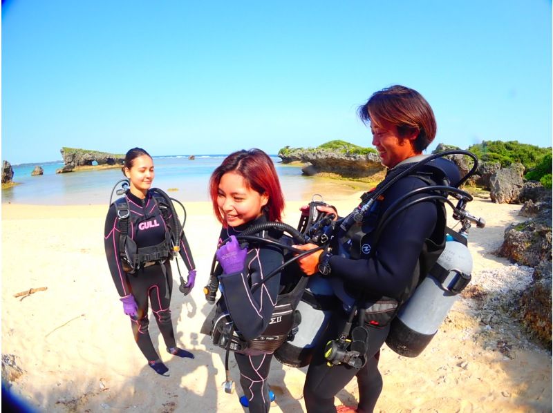 학생 할인 캠페인 실시중! 【고확률로 푸른 동굴에 갈 수 있는 체험 다이빙】 전세/송영 가능/GoPro 촬영/수영복 대여/여성 스태프/무사고の紹介画像
