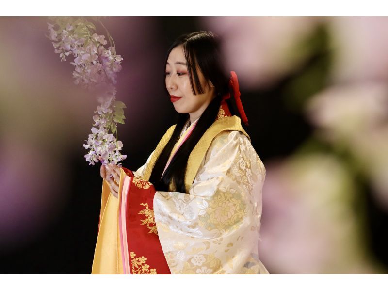 [Heian costume experience in Tokyo] Experience wearing Junihitoe (Aoi) limited to 2 groups! Free to shoot and bring in a cameraman!の紹介画像