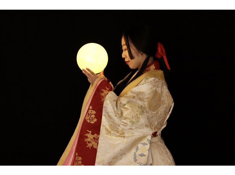 [Heian costume experience in Tokyo] Experience wearing Junihitoe (Aoi) limited to 2 groups! Free to shoot and bring in a cameraman!の紹介画像