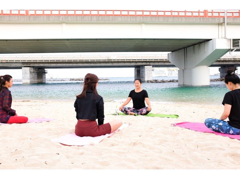 [Okinawa / Naha] Morning yoga / sunset yoga at the only beach in Nahaの紹介画像