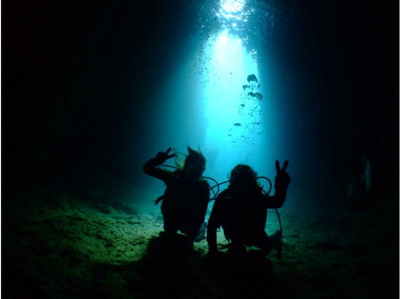 [Okinawa Onna Village Blue Cave] "Blue Cave Experience Diving & 2 Marine Sports Set" for ages 10 and up, camera & towel rental includedの紹介画像