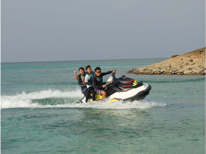 【沖縄 恩納村青の洞窟】10歳～の『青の洞窟・体験ダイビング＆マリンスポーツ2種セット』Goproカメラ＆タオルレンタル付の紹介画像