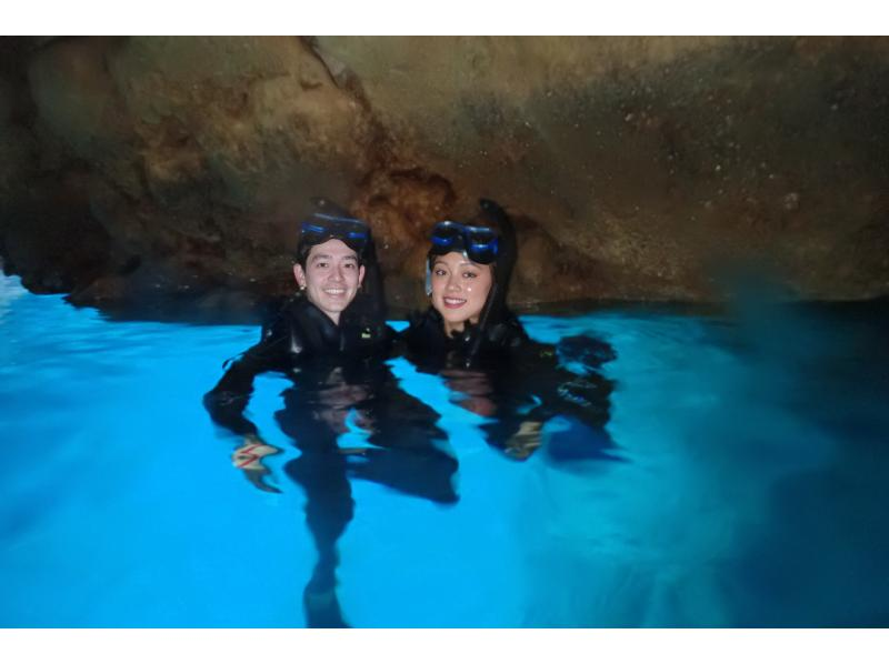 【沖縄 恩納村青の洞窟】5歳から楽しめる『青の洞窟シュノーケル＆マリンスポーツ2種セット』Goproカメラ＆タオルレンタル付の紹介画像