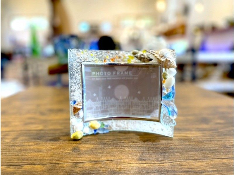<< Area [Okinawa, Yomitan Village] Experience Photo frame making using Ryukyu glass and coral! Let's make your own original with the glass cullet of Inamine glass!の紹介画像