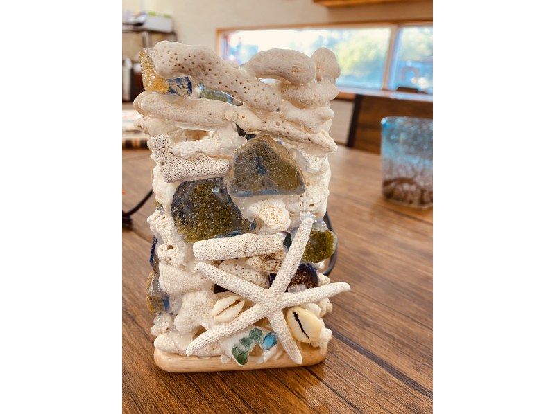 <<可以使用所有地區通用優惠券的商店>> [沖繩/讀谷村]體驗使用琉球玻璃和珊瑚製作珊瑚燈！の紹介画像