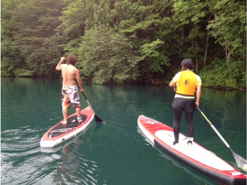 【長野・大町市】SUPレンタル～透明度バツグンの青木湖でのんびり湖上散歩♪　★スケルトンSUP・多人数乗りSUPレンタル中★☆の紹介画像