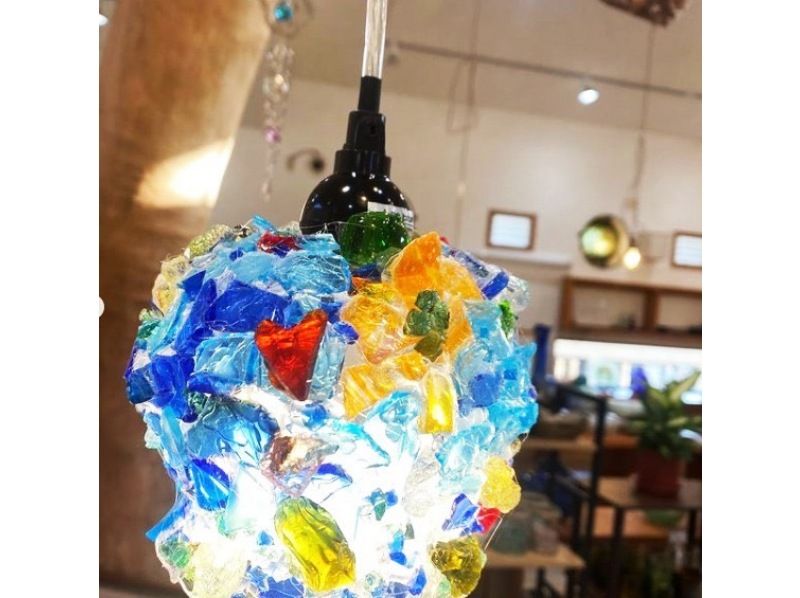 << Stores that can Use a coupon common to all regions Okinawa] Making hanging lamps using Ryukyu glass cullet!の紹介画像