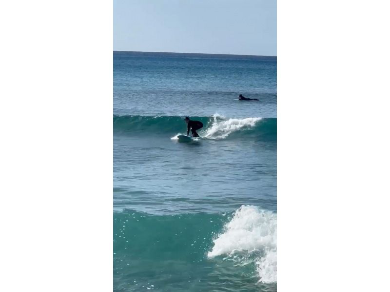 Beginners are welcome !! Surfer debut in Amami Surf School taught by veteran surfers