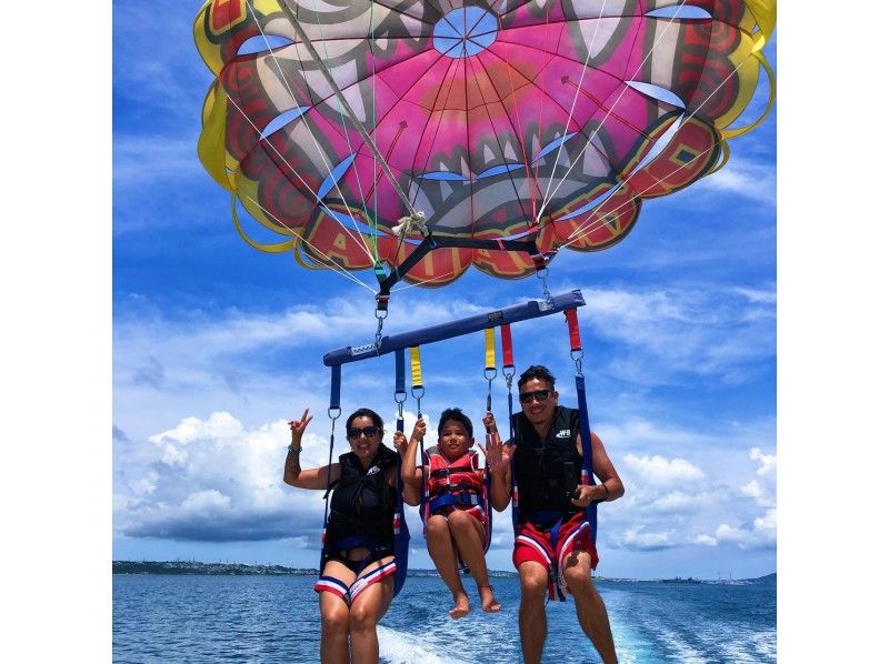 空と海を満喫！海中道路SUP &パラセーリングの大満足ツアーの紹介画像